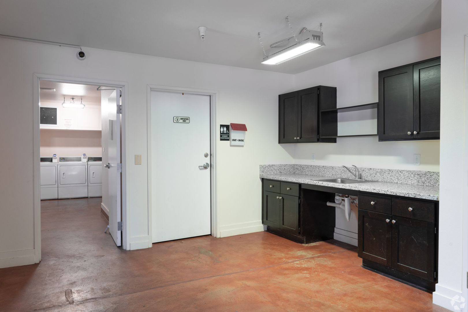 Portland Apartment: 14232 E Burnside
