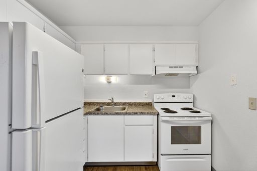Park 132 Apartments Unit 15 – photo 1