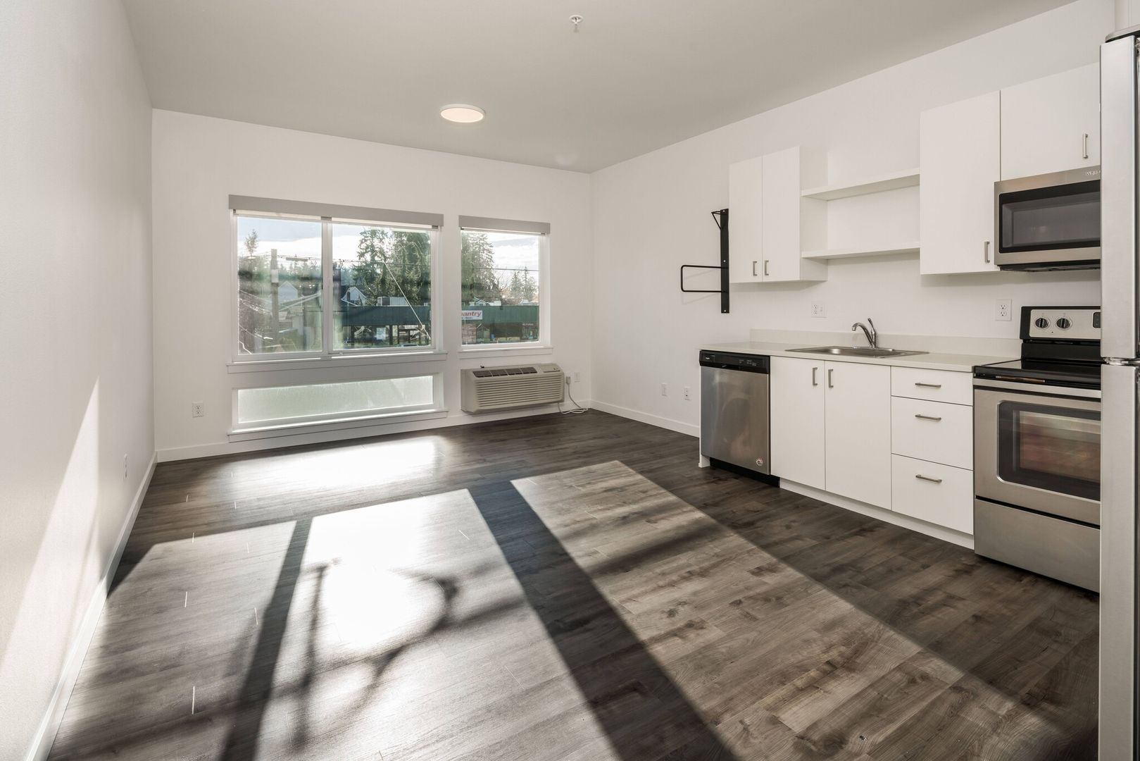 Portland Apartment: 5401 SE Woodstock Blvd