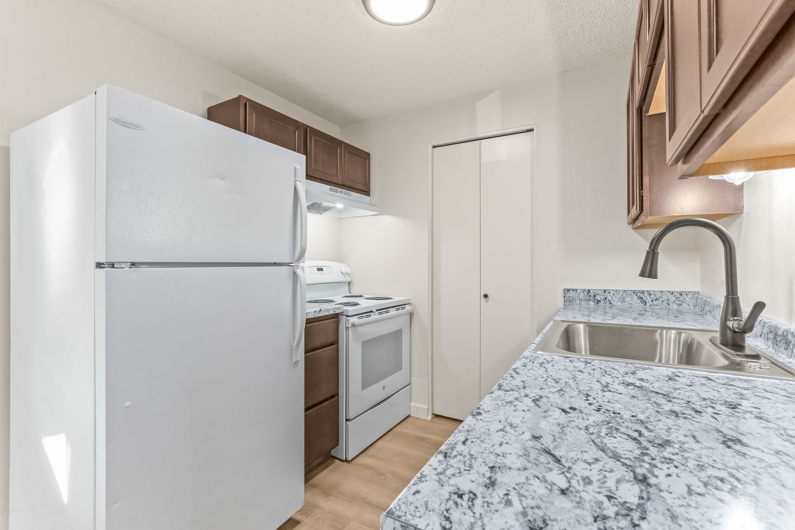 Milwaukie Apartment: 12582 SE Linwood Ave