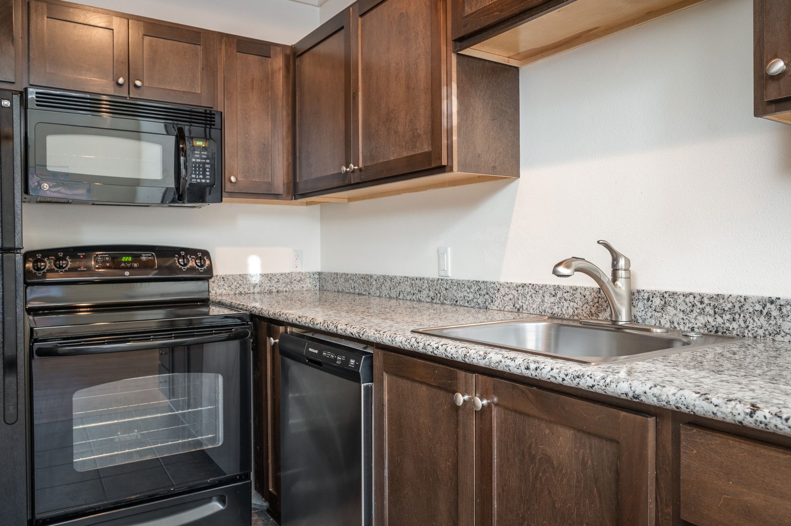 Portland Apartment: 455 NE 24th Ave