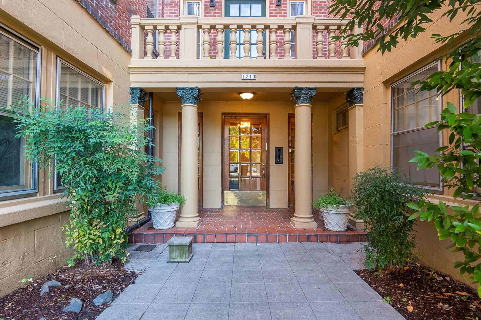 Portland Apartment: 1210 SE 20th