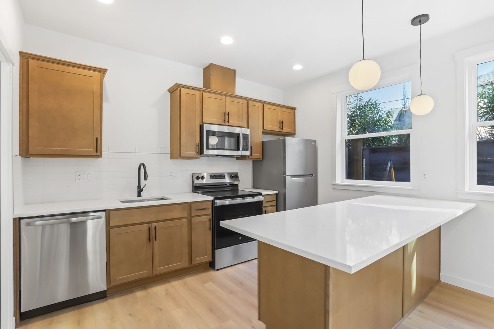Portland Apartment: 602-614 NE Russell St