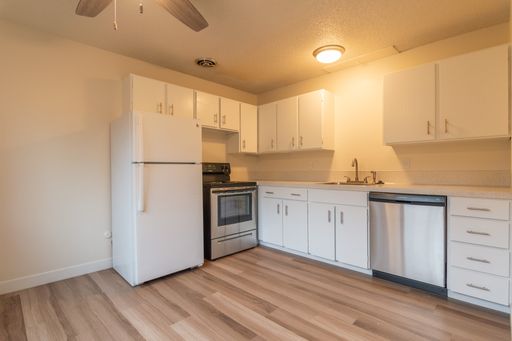 6235 SW Burlingame Ave #102 | SPECIAL: 1/2 OFF FIRST FULL MONTH'S RENT!!! – photo 1