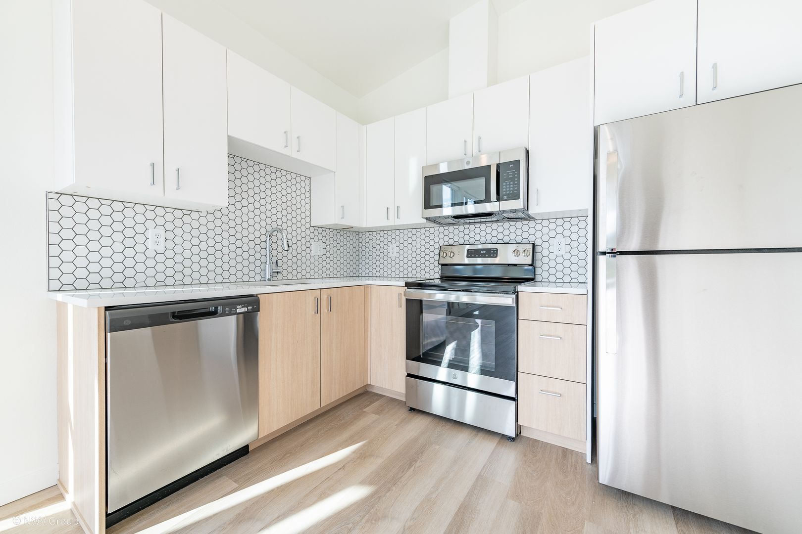 Portland Apartment: 8770 N Willamette