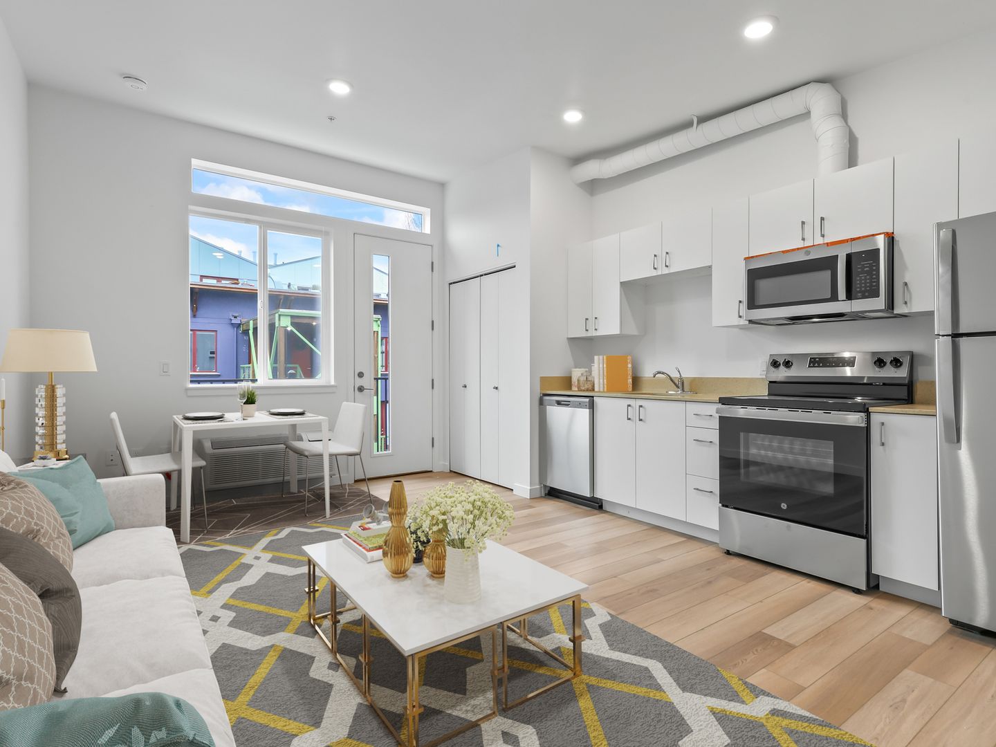 Portland Apartment: 311 NE Graham St