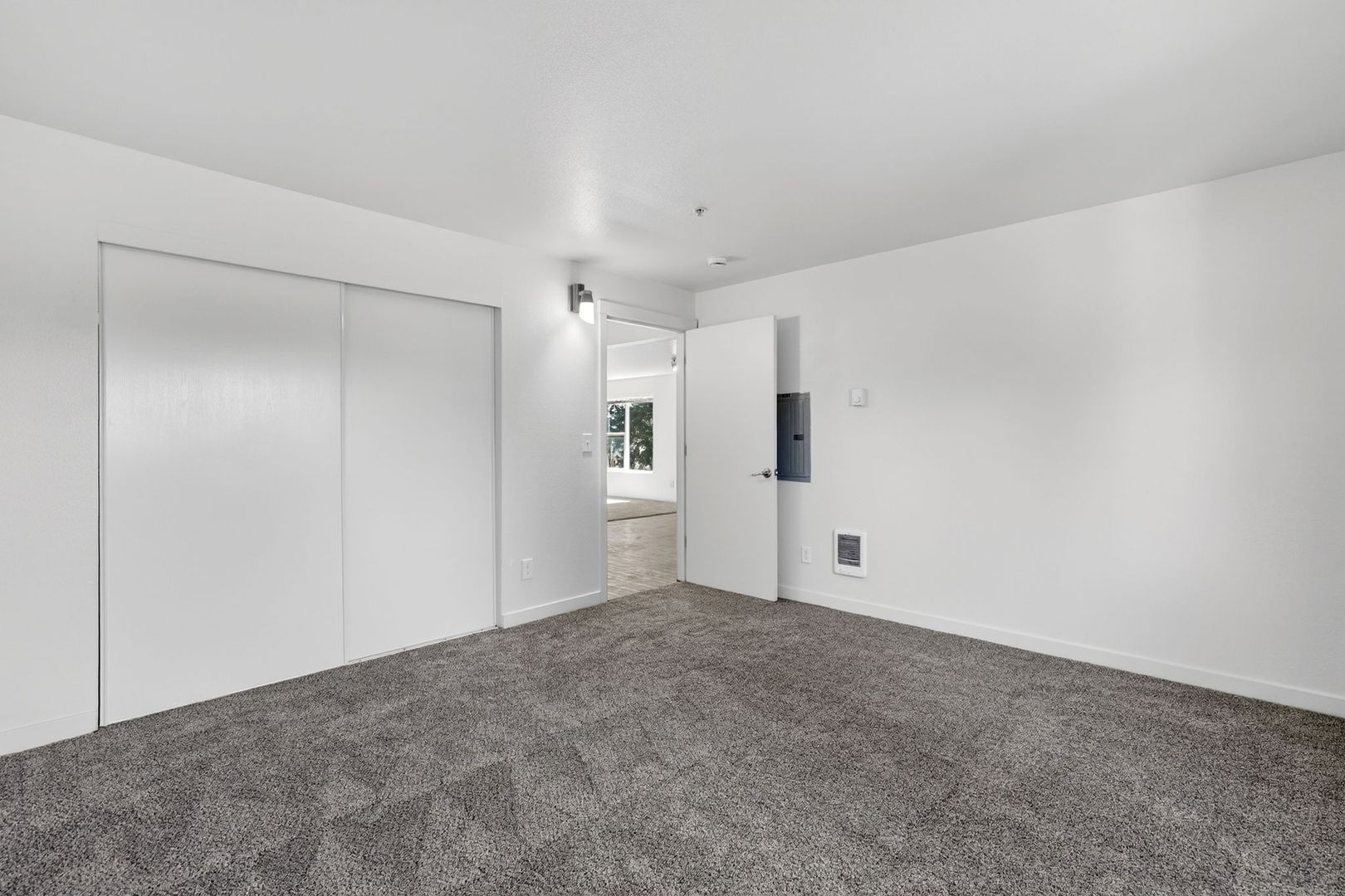 Portland Apartment: 14050 E Burnside St