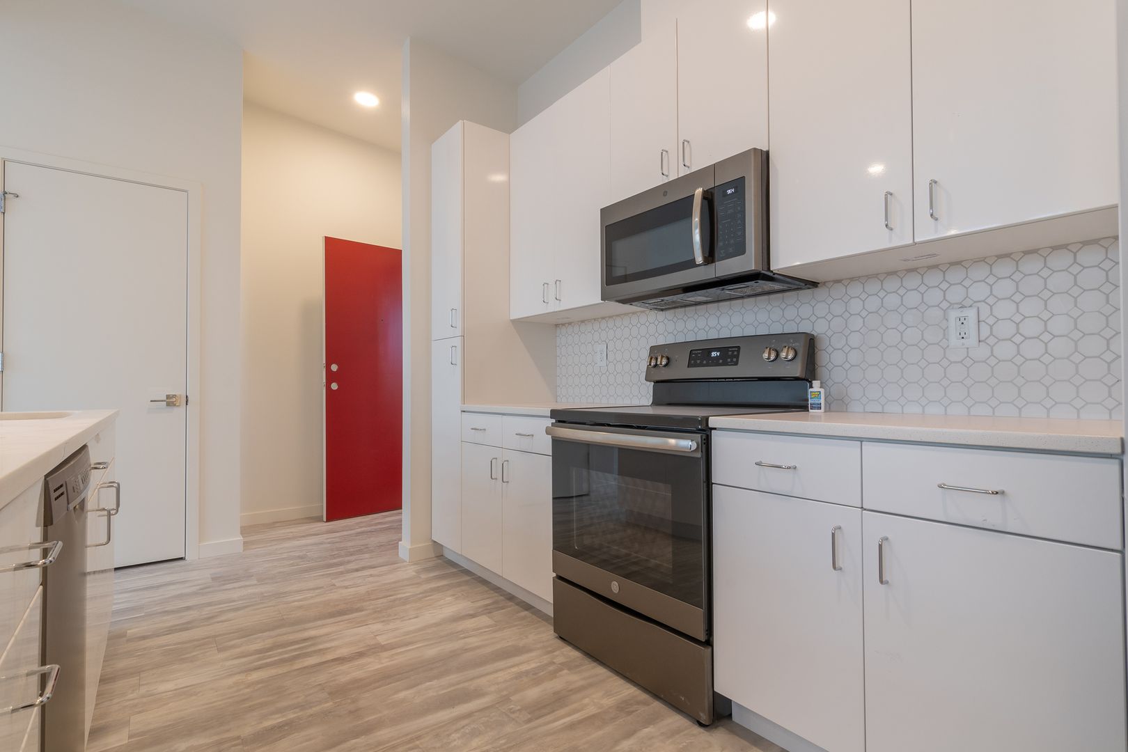 Portland Apartment: 6011 SE 90th