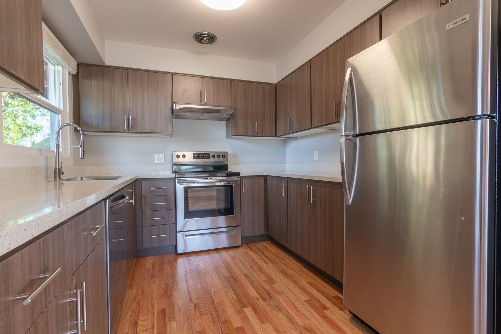 Portland Apartment: 6112-6116 SE Center St