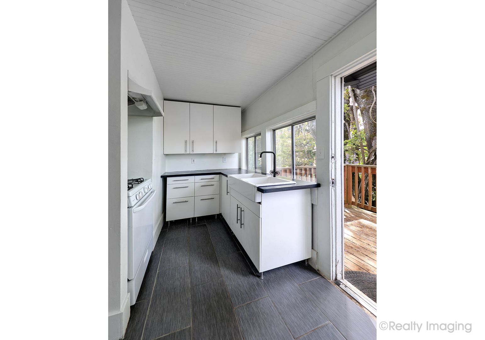 Portland Apartment: 6015-6017 SE 99th Ave