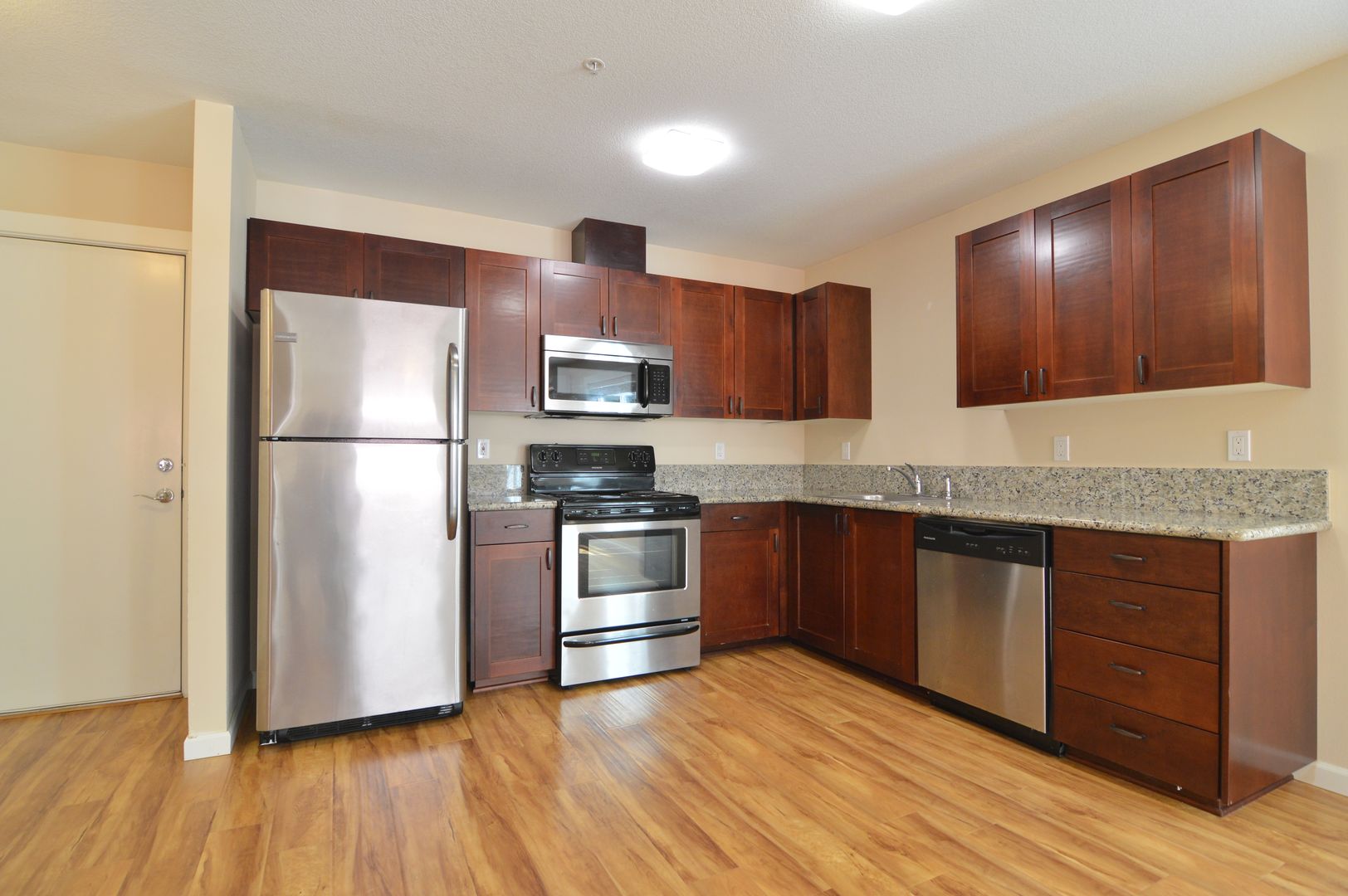 Portland Apartment: 6425 SE Holgate