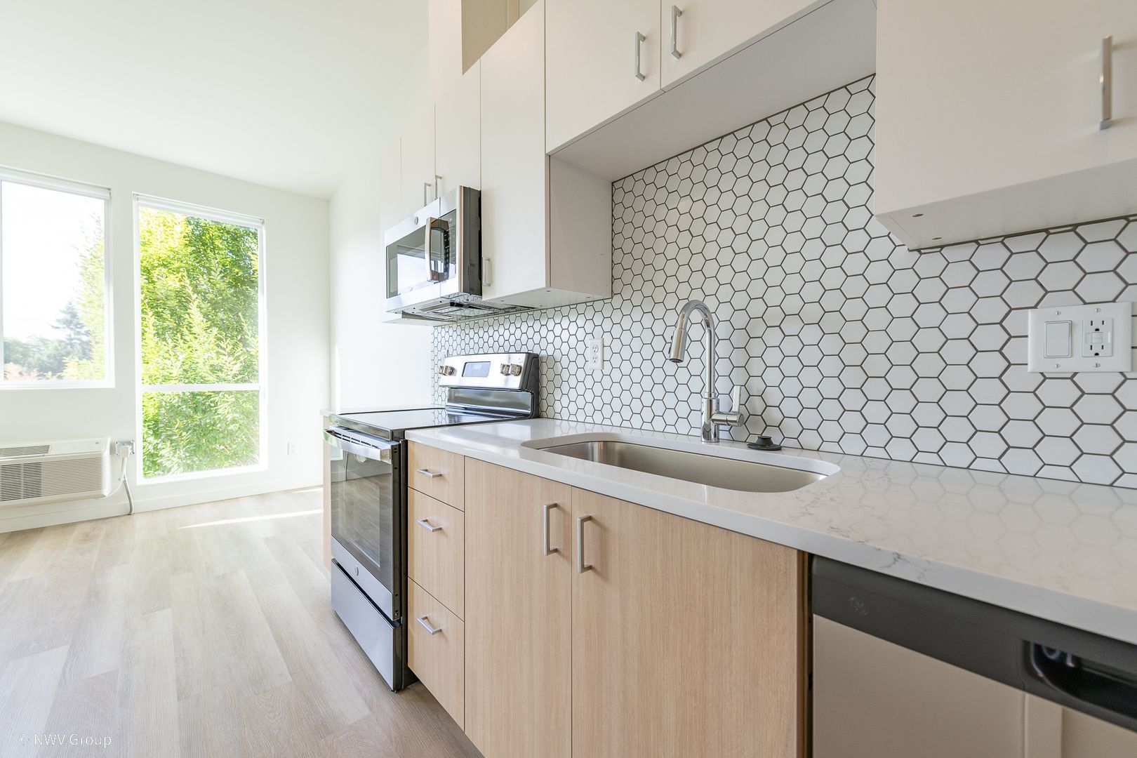 Portland Apartment: 8770 N Willamette