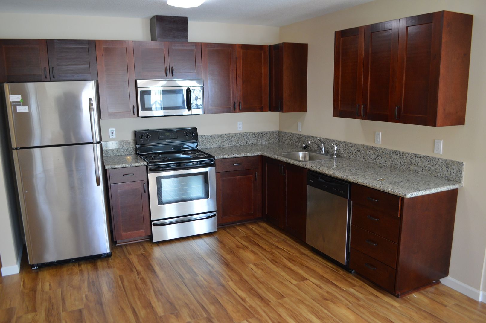 Portland Apartment: 6425 SE Holgate