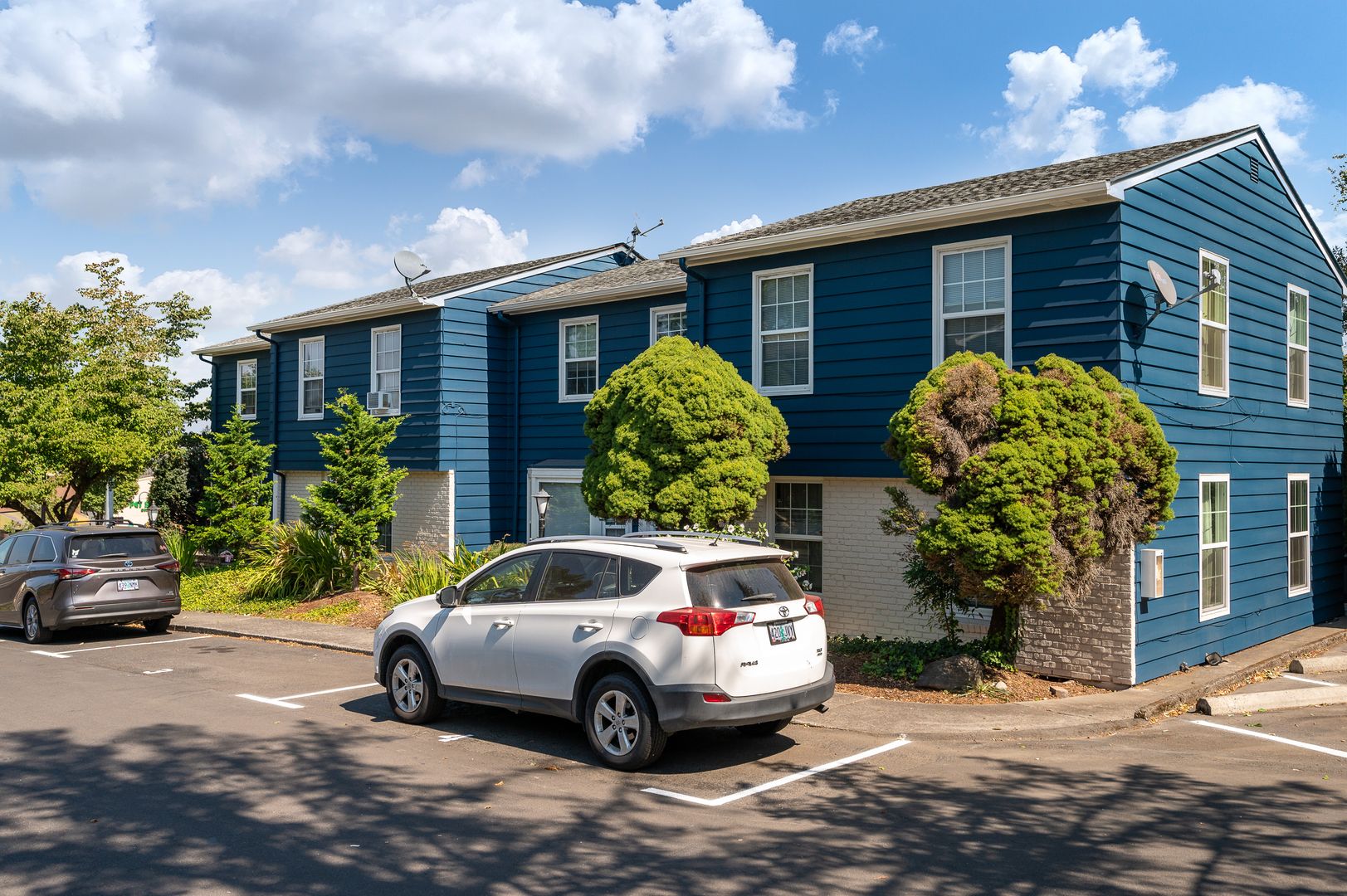 Gresham Apartment: 890 NW Division