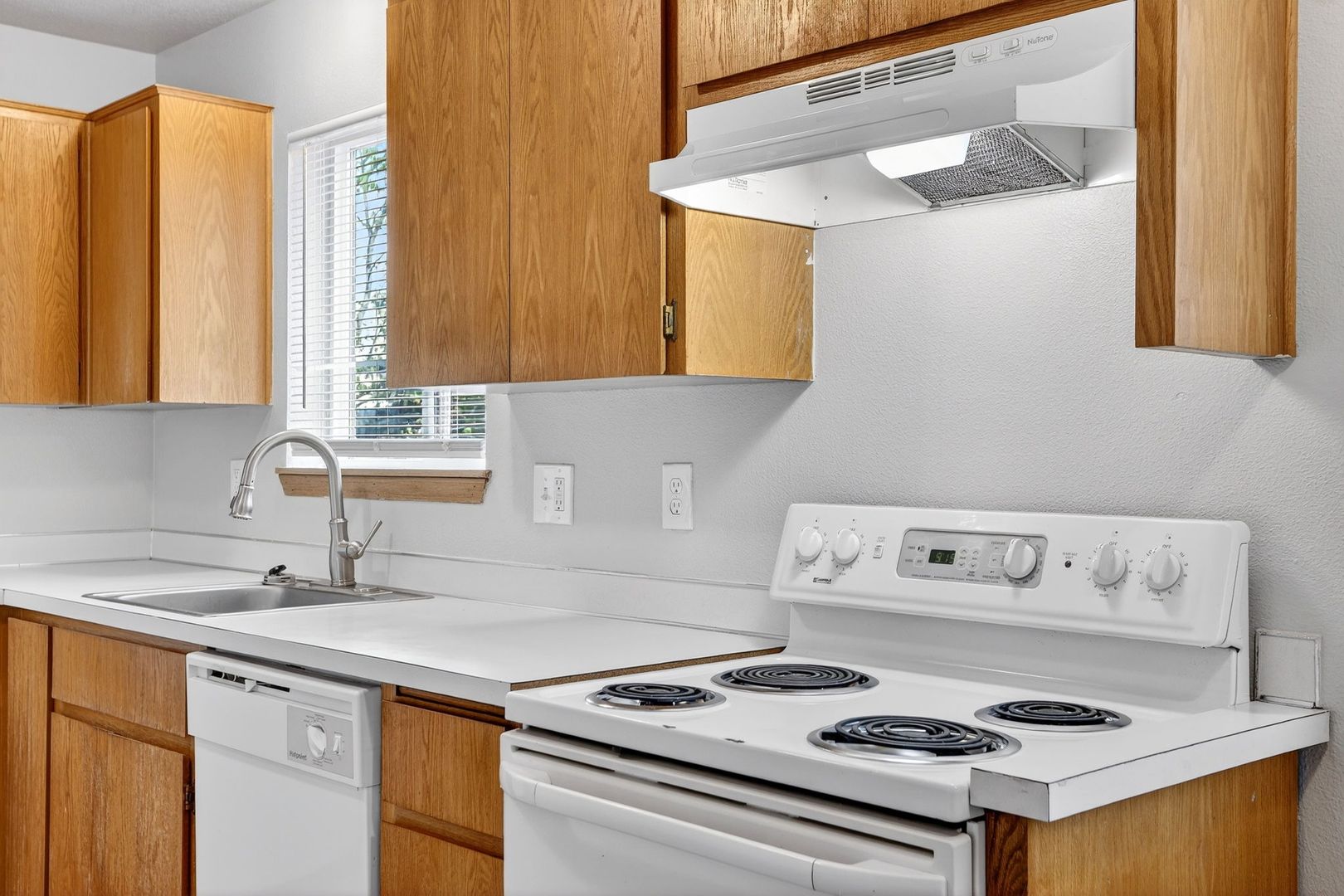 Portland Apartment: 13024 SE Tessa St