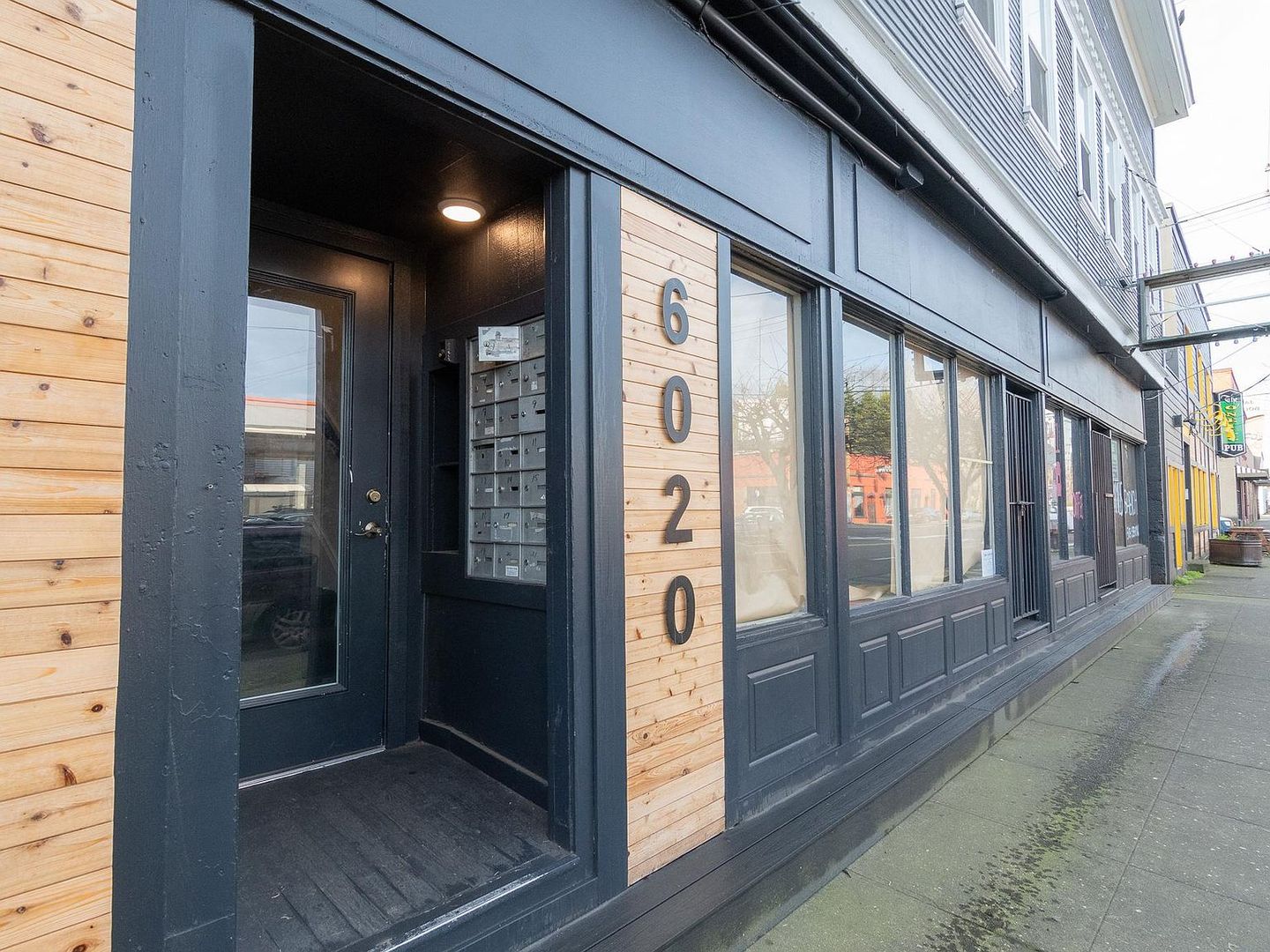 Portland Apartment: 6020 NE Glisan