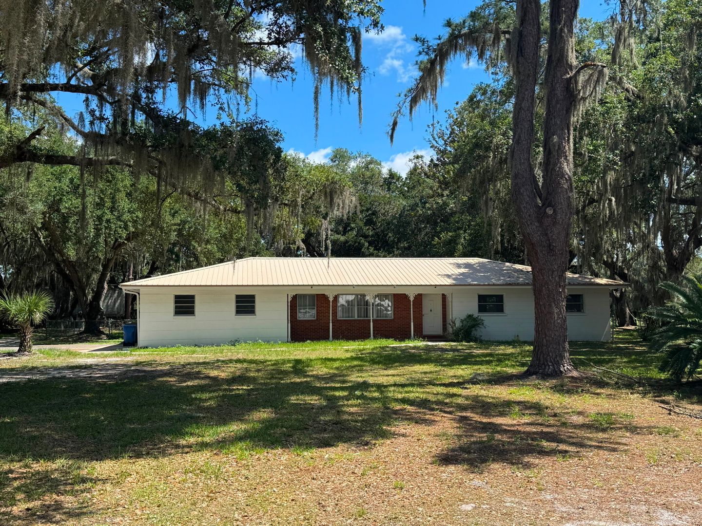 Plant City House: 1602 E Sparkman Rd