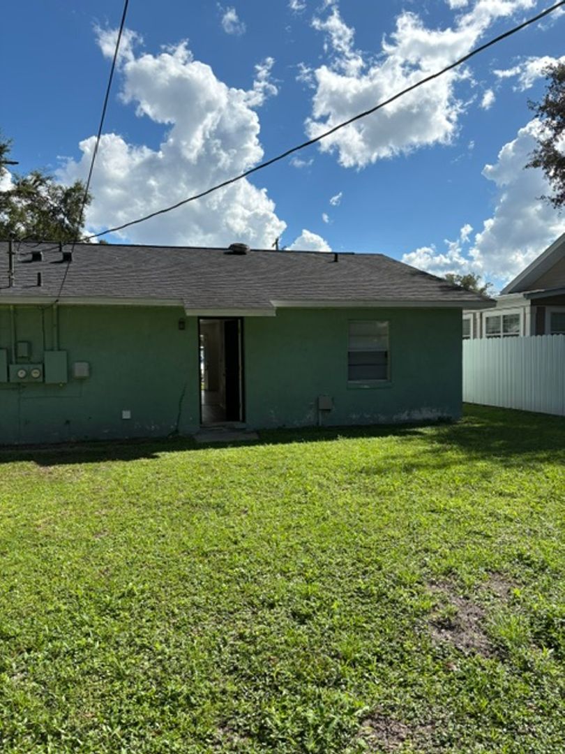 1944 E Church St 12 of 35