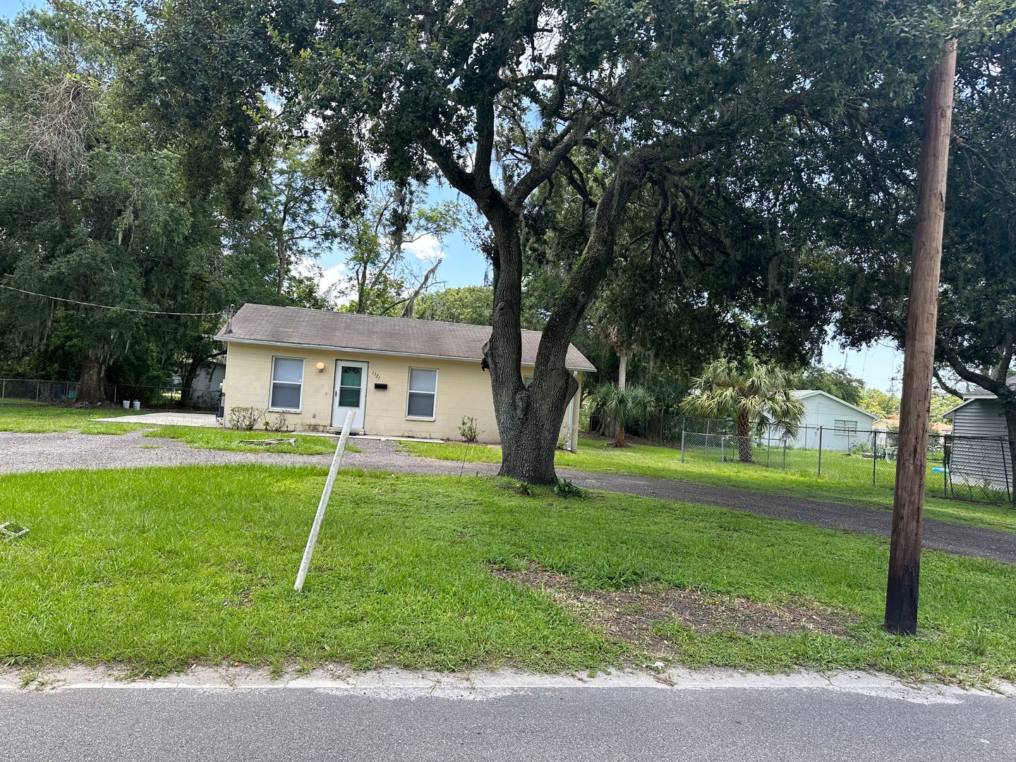Plant City House: 1321 E Alabama St