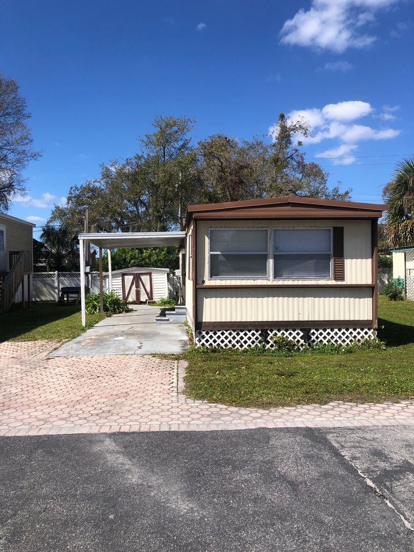Gibsonton Apartment: 12300 Phillips Lane