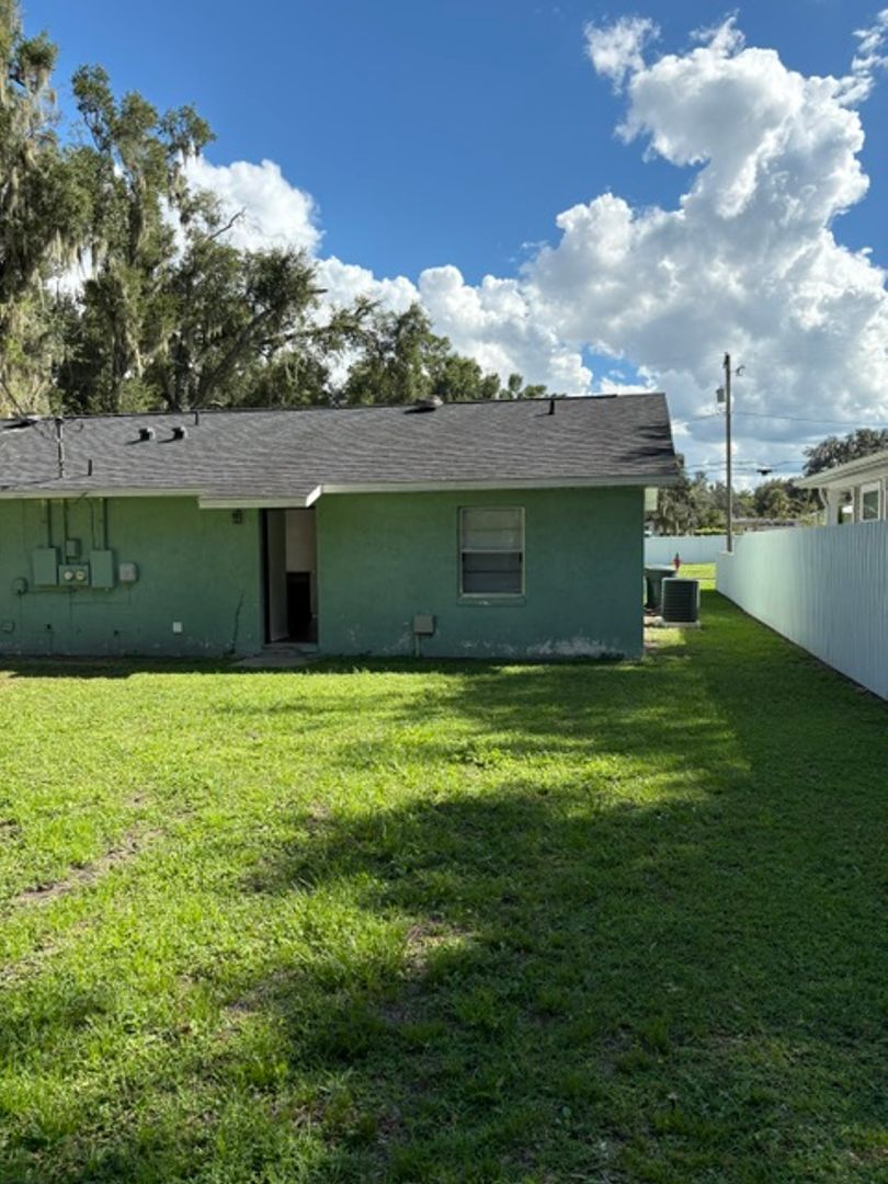 1944 E Church St 13 of 35