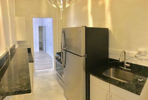 Gorgeous 1 Bed 1 Bath Denver Apartment in Capitol Hill! Available August! – photo 1