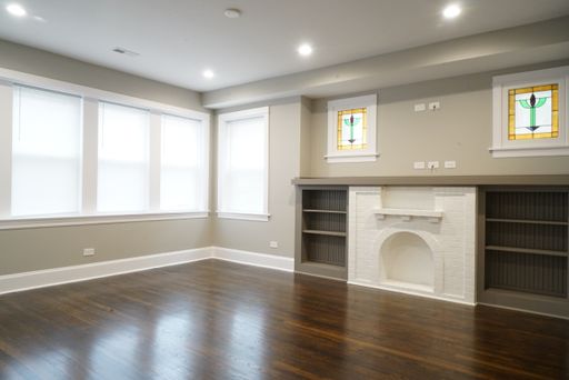 3BR / 2BA First-Floor Apartment + Optional Parking | Logan Square – photo 1