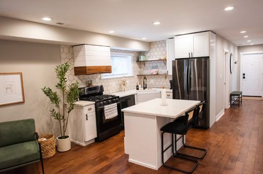 Stylish & Spacious 4BR/2BA Coach House in Wicker Park – Perfect for Groups & Families. Fully Furnished - Available For Short-Term Rental – photo 1