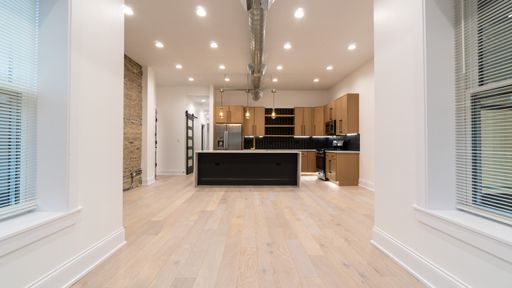 Your Next Home: 3BR/2BA in Uptown, Chicago – photo 1