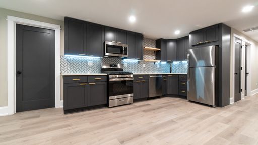 Chic Andersonville Gem: Spacious 2 Bed, 1 Bath Garden Unit with Modern Amenities! – photo 1