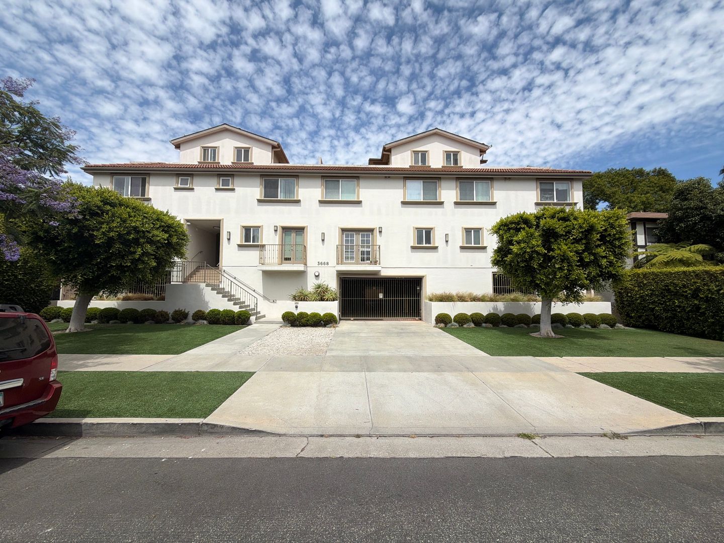 Los Angeles Apartment: 3668 Mentone Ave
