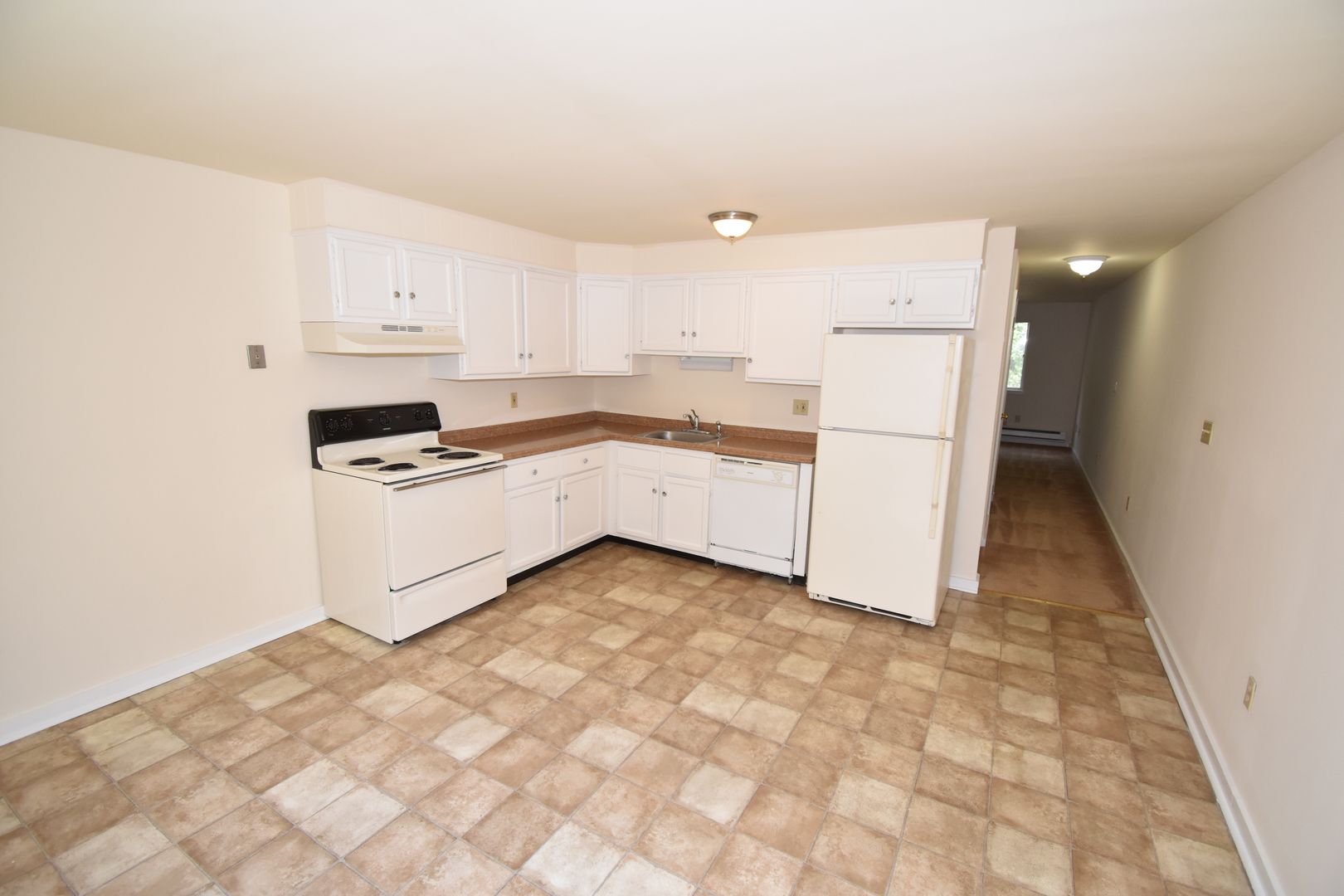 Seymour Apartment: 10 Reservoir Manor