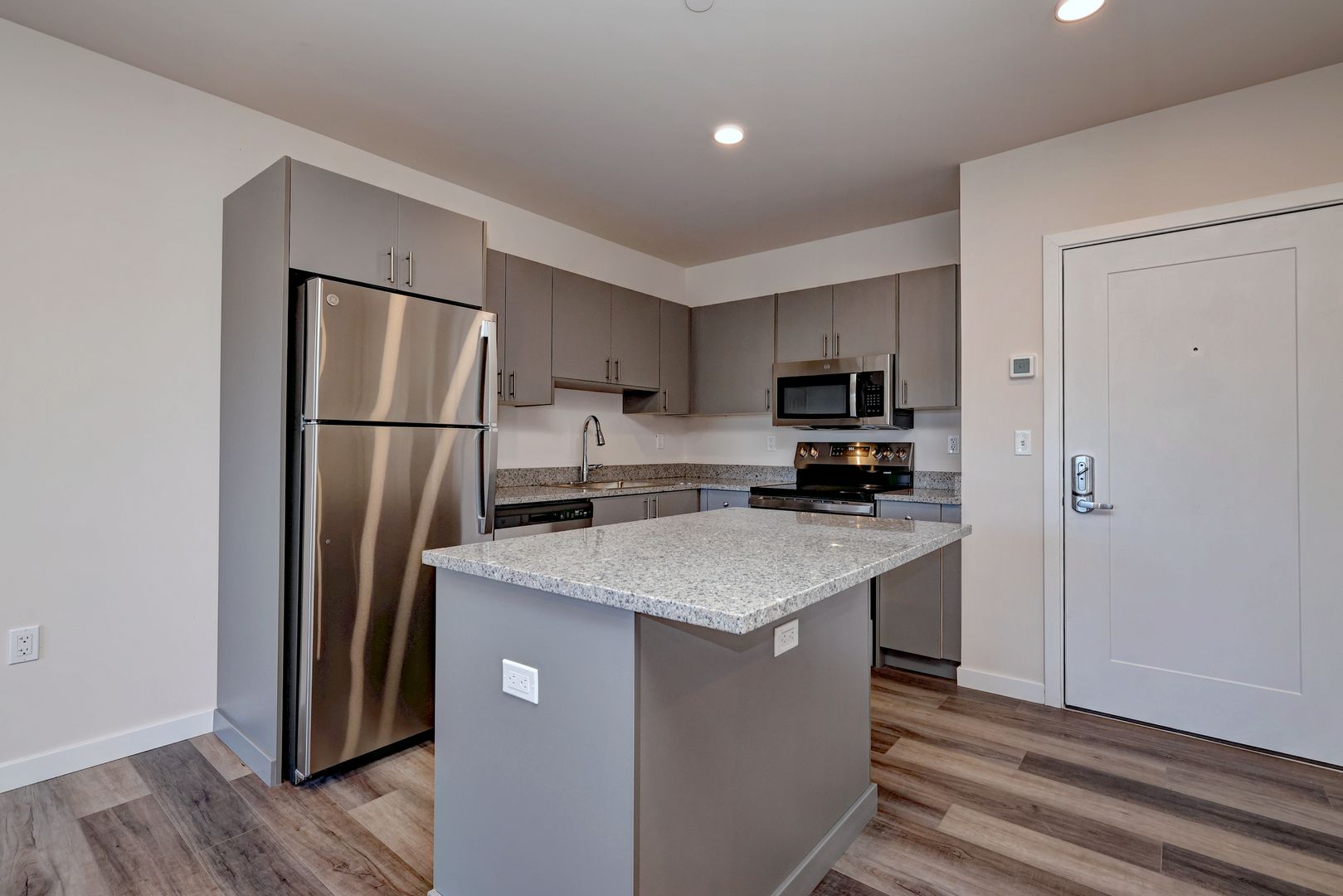 Shelton Apartment: 275 Coram Road