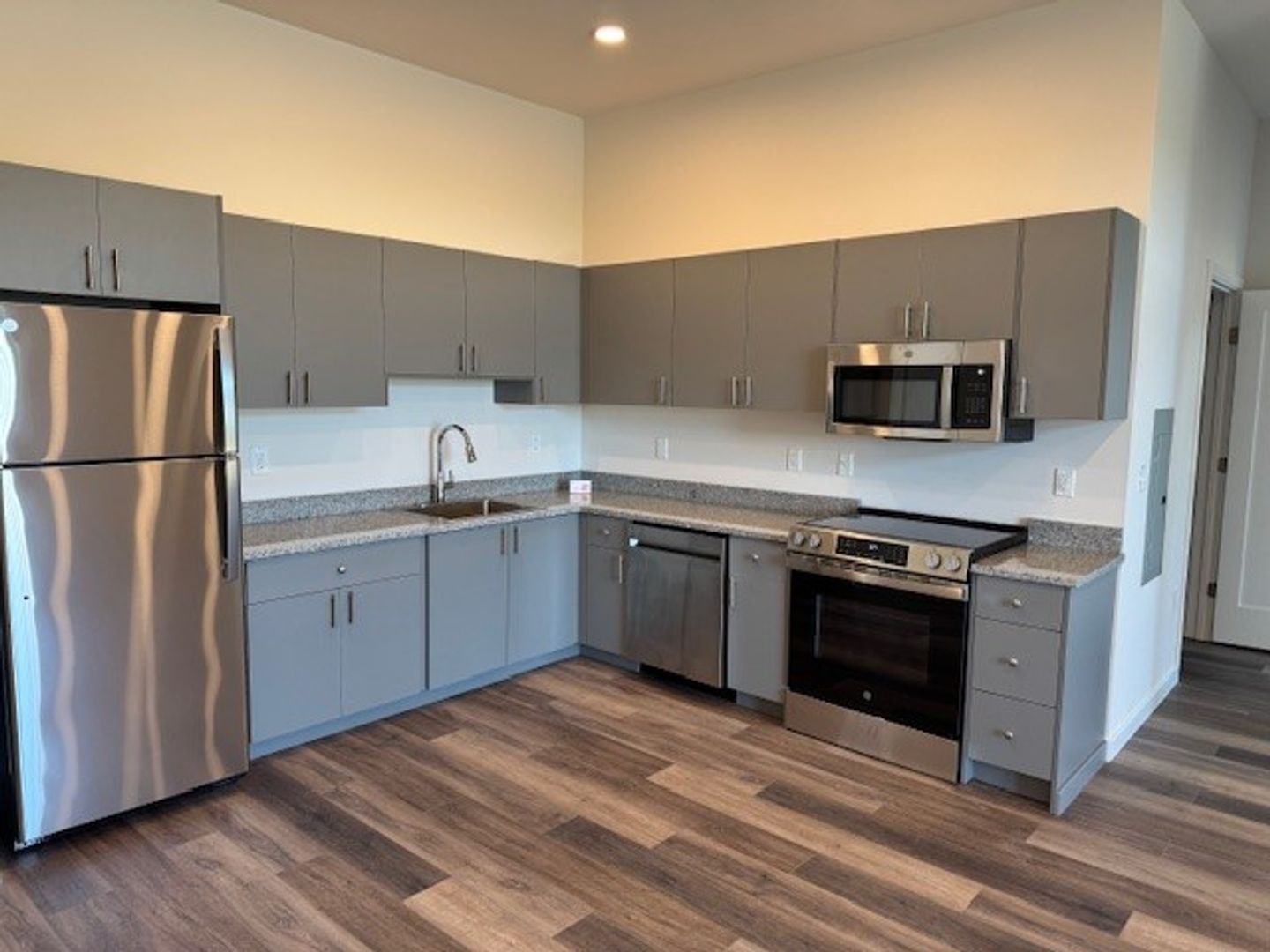 Shelton Apartment: 275 Coram Road