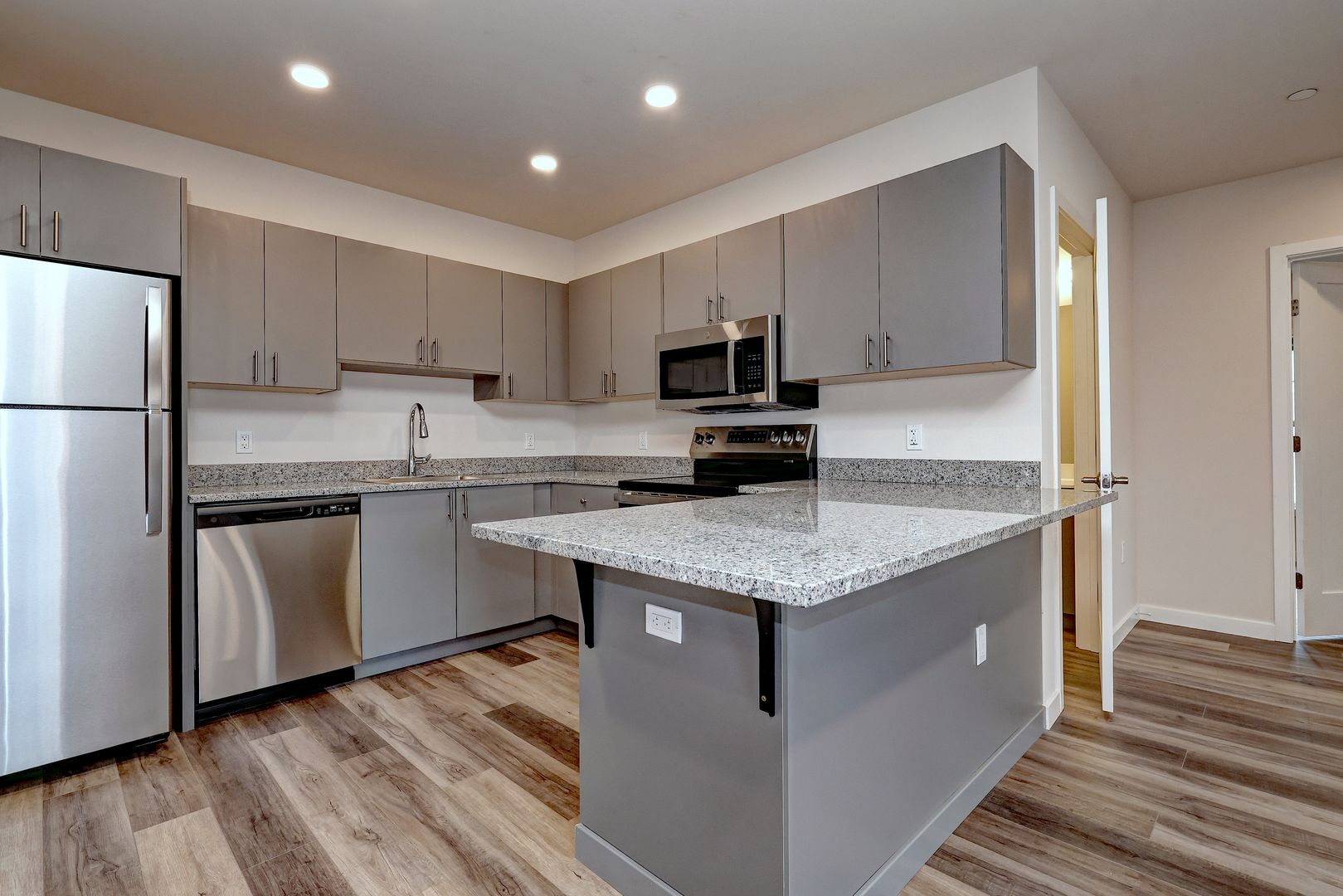 Shelton Apartment: 275 Coram Road