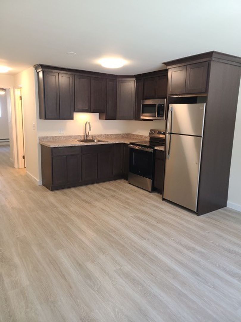 Seymour Apartment: 10 Reservoir Manor