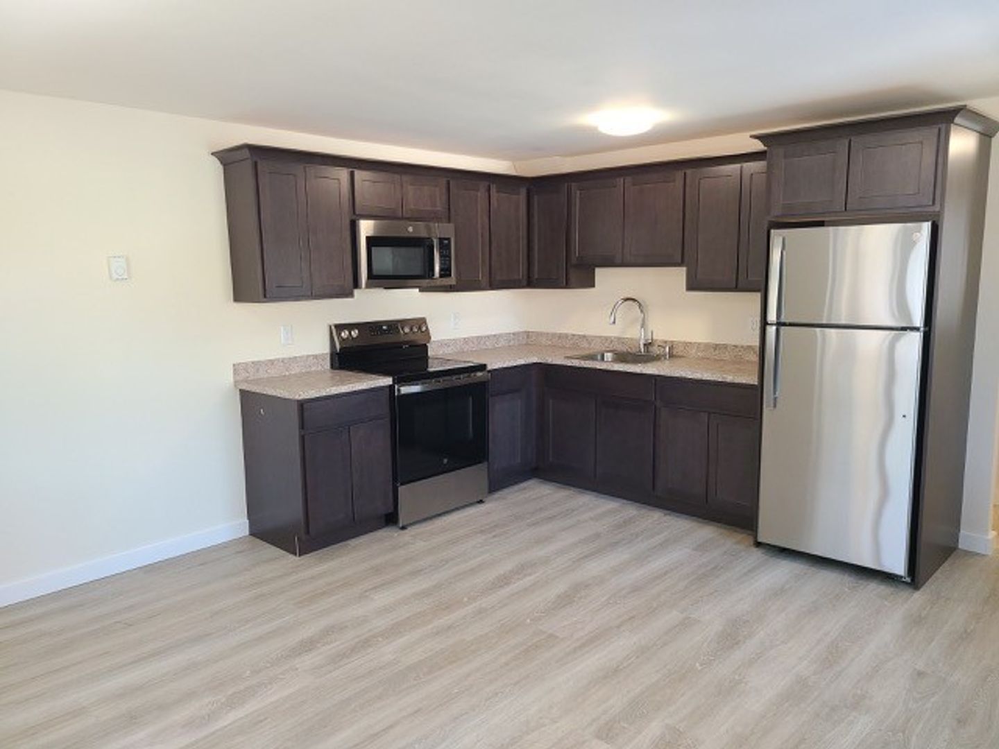 Seymour Apartment: 10 Reservoir Manor