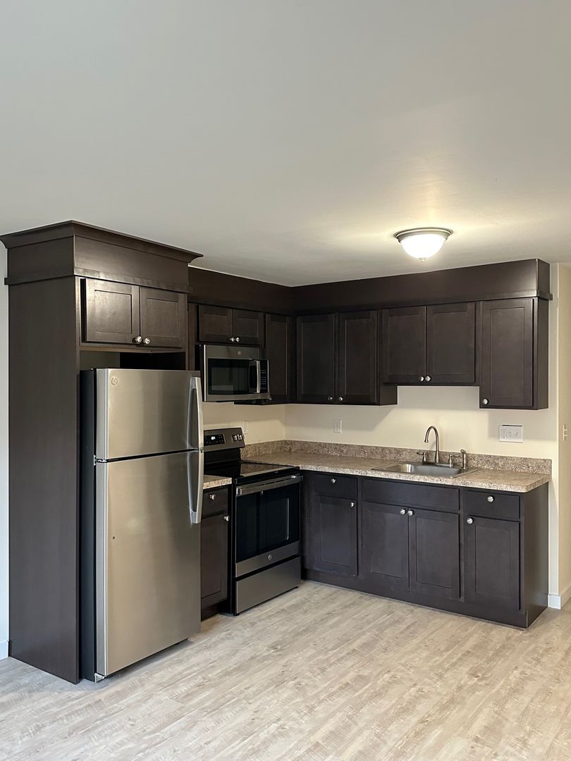 Seymour Apartment: 10 Reservoir Manor