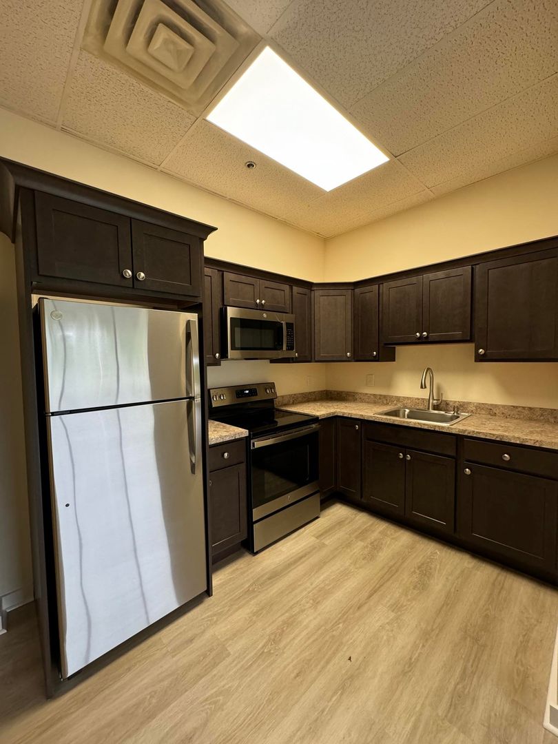 Seymour Apartment: 41 Deforest Street