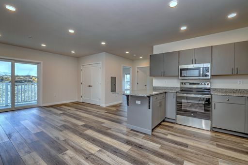 Luxurious 1 bedroom with an office located in Shelton's newest 4 story modern style building...... – photo 1