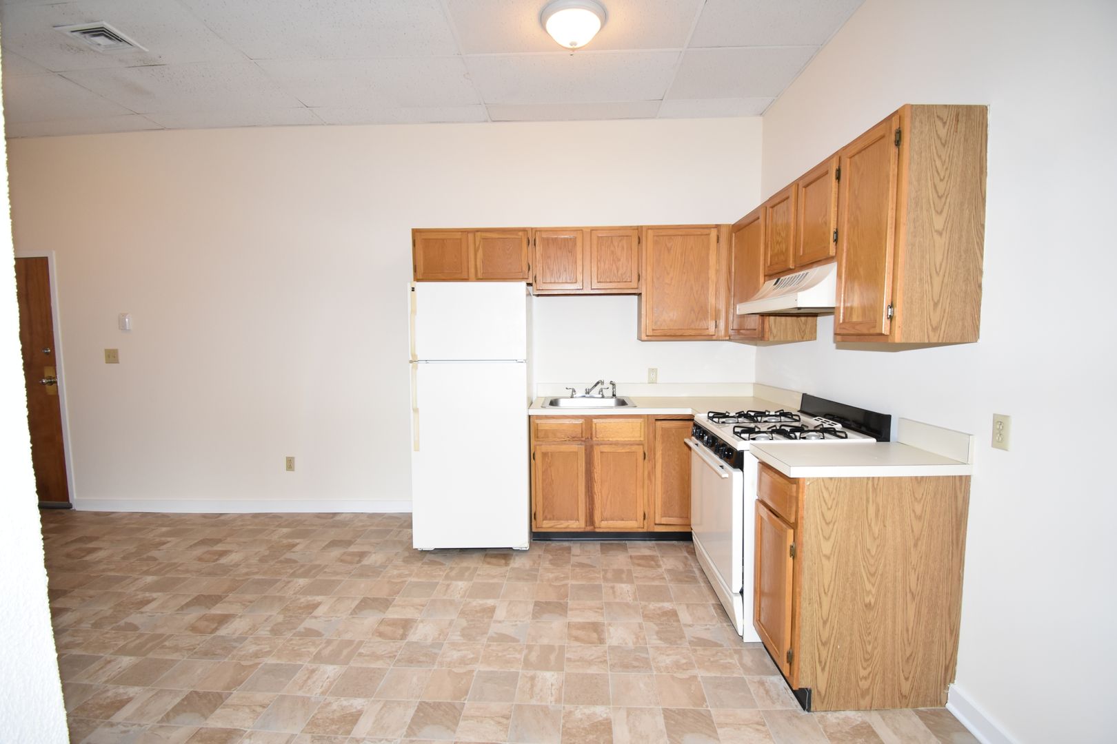 Seymour Apartment: 33 Deforest Street