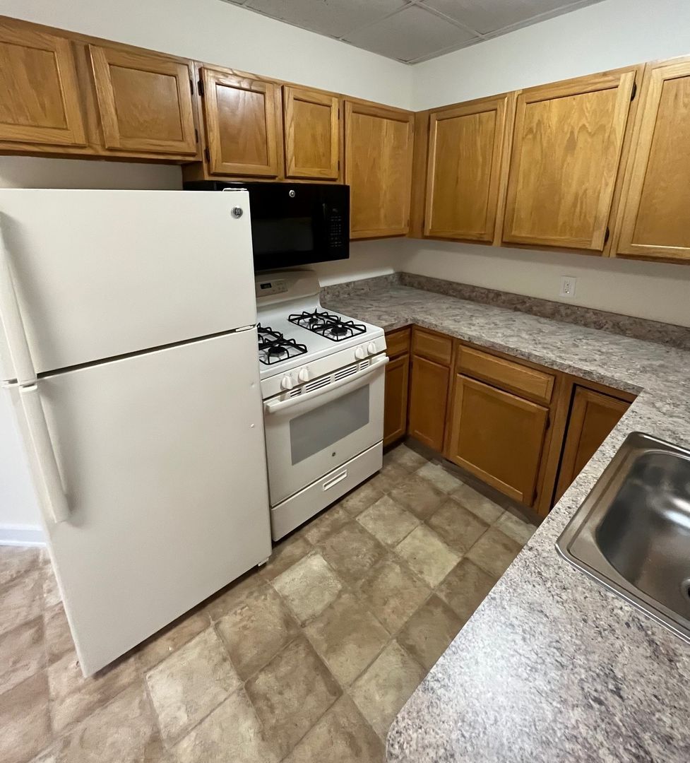 Seymour Apartment: 41 Deforest Street