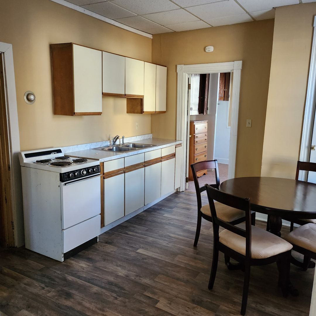 Indiana Apartment: 902 Oak St