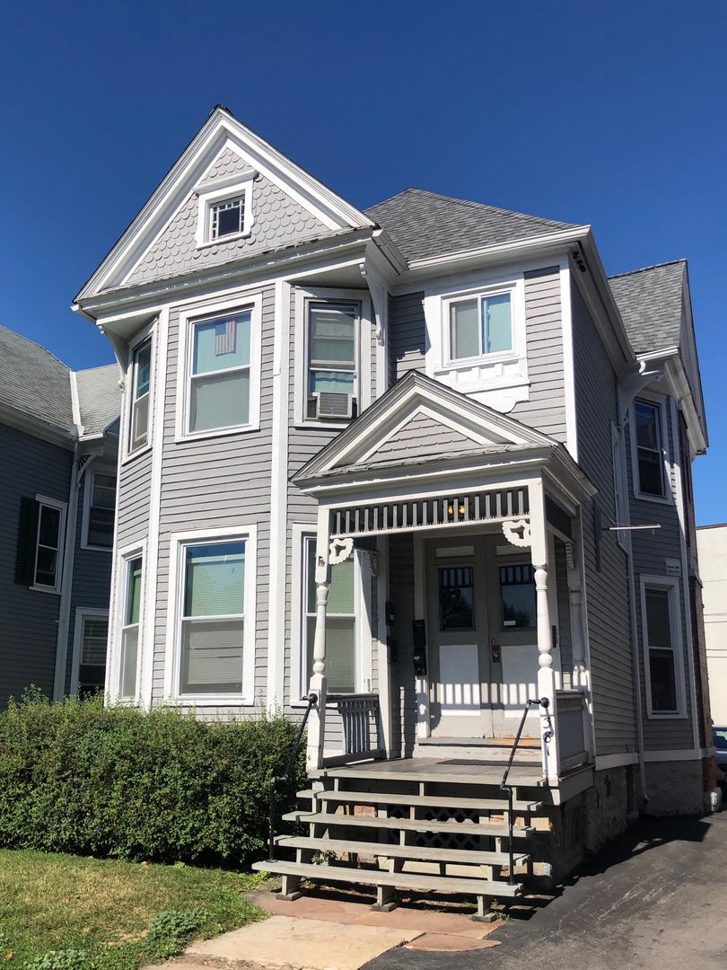 Rochester Apartment: 381 Meigs Street