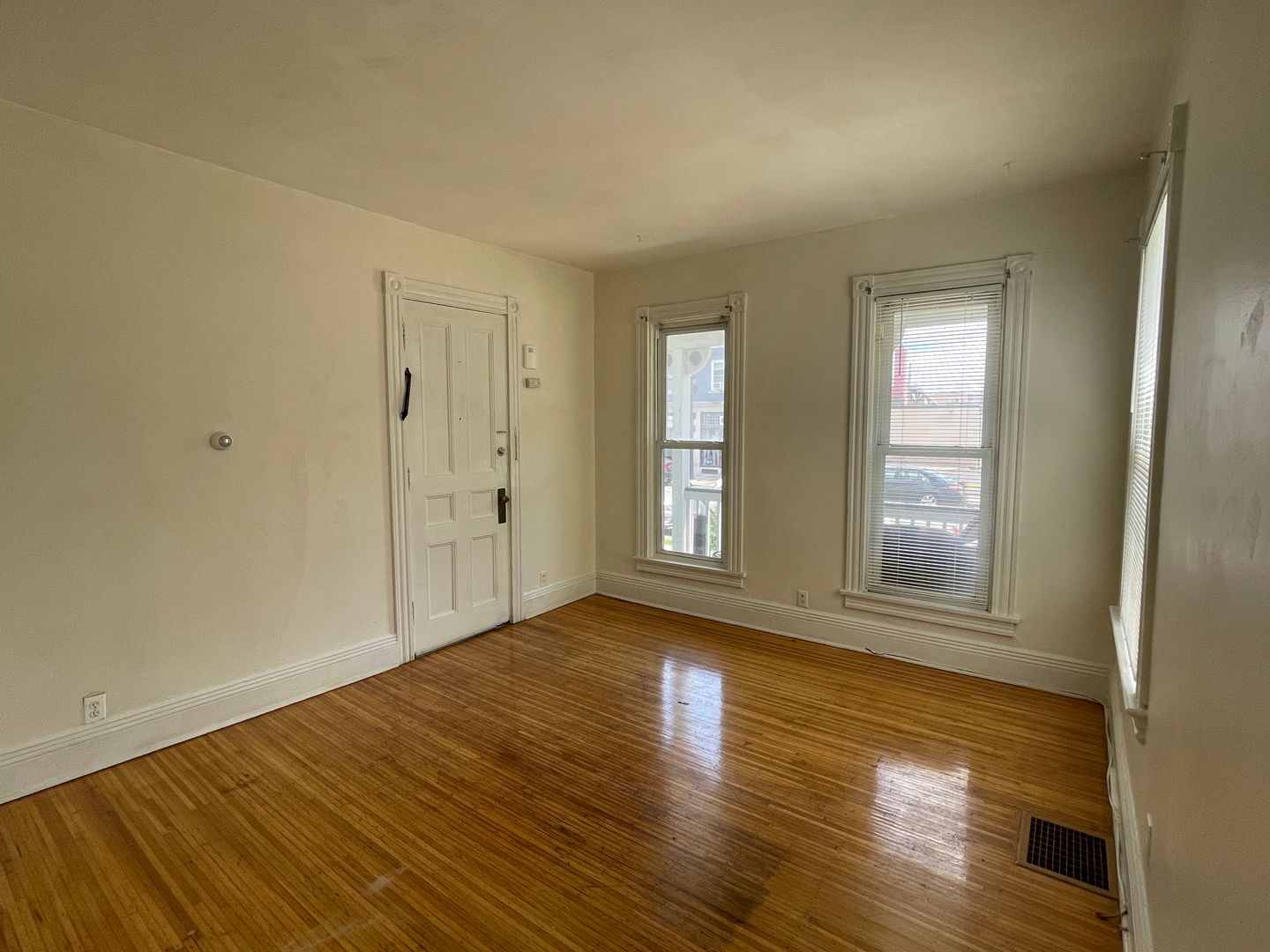 Rochester Apartment: 385 Meigs Street