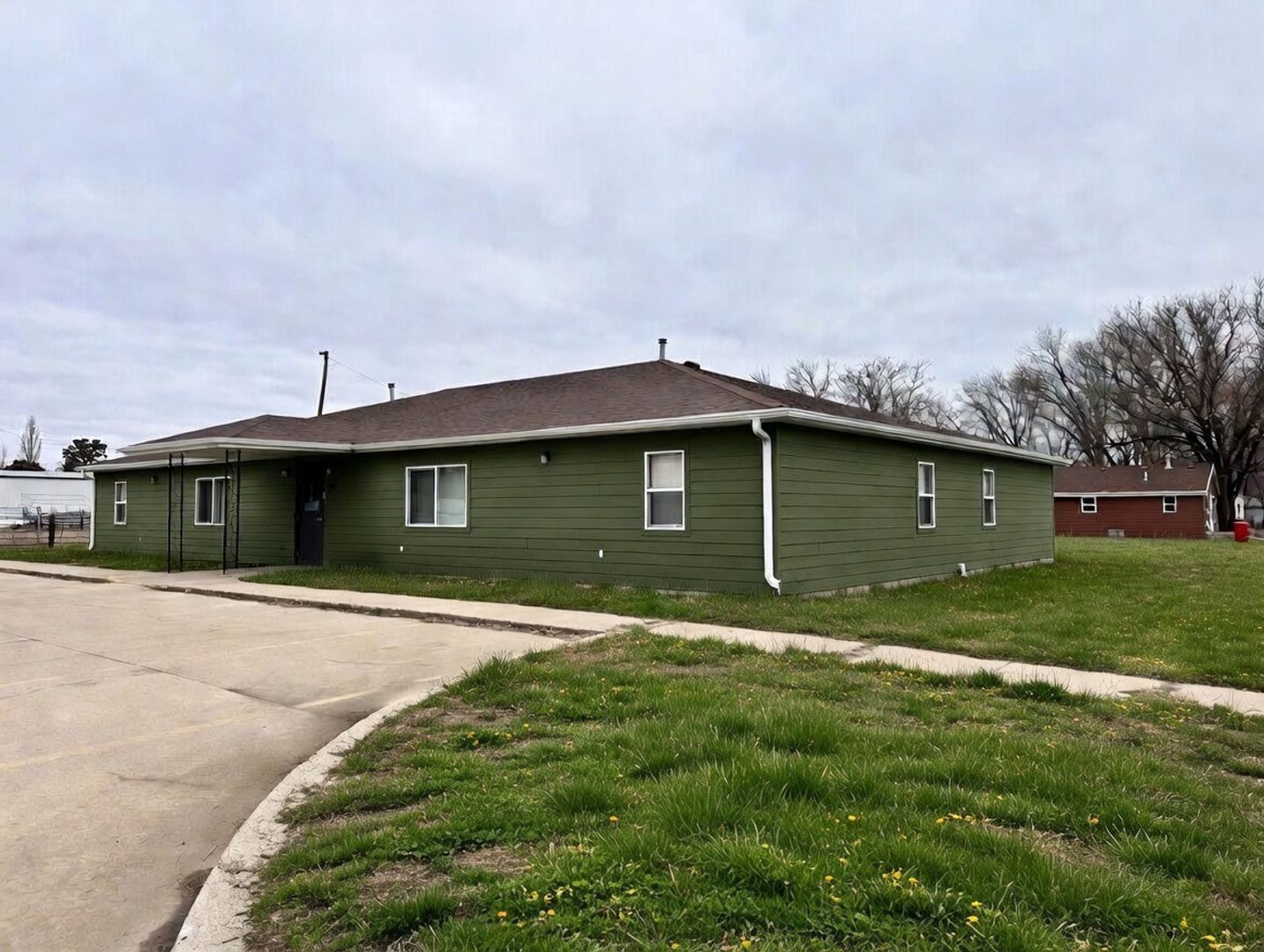 Yankton Apartment: 808, 810, 813 Birch Road