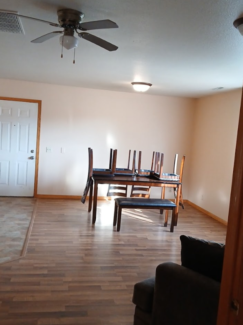 Yankton Apartment: 808, 810, 813 Birch Road