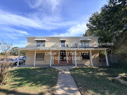 2 Bedroom Apartment – 1414 East Avenue Apt 2, Katy, TX 77493