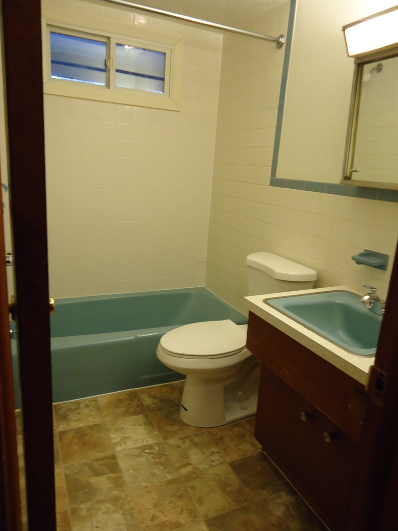 Uncasville Apartment: 91 Leffingwell Rd