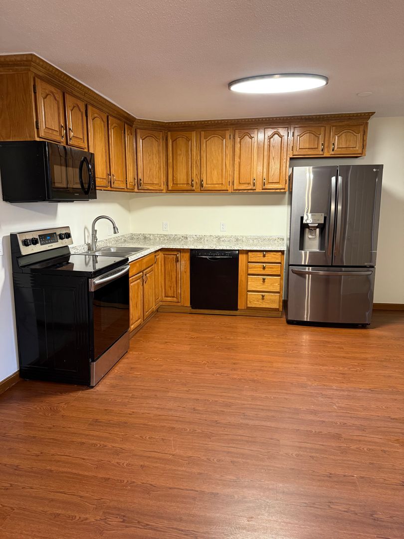 Pomfret Center Apartment: 11 Wolf Den Drive